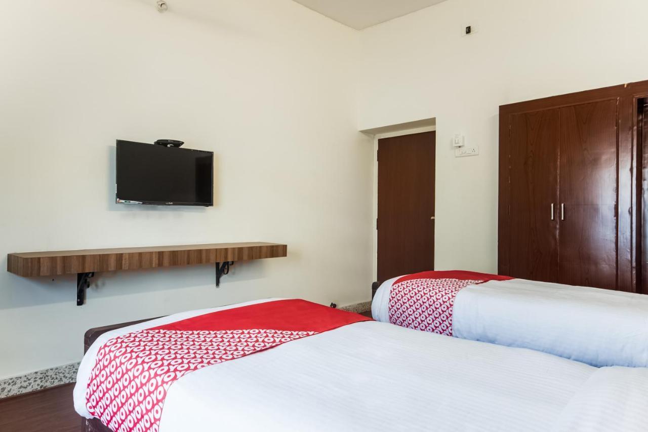 Oyo 76129 Rk Inn Guntūr Extérieur photo