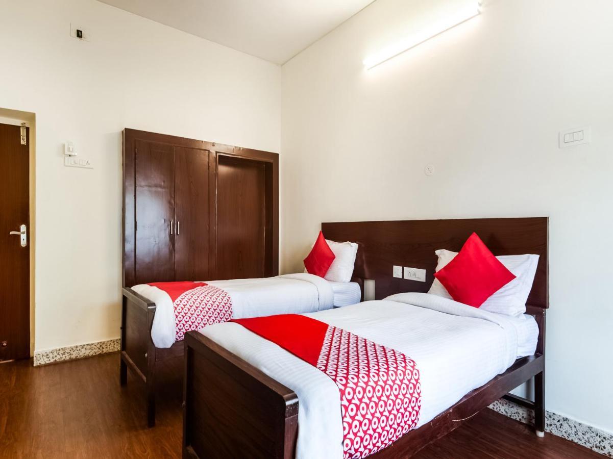 Oyo 76129 Rk Inn Guntūr Extérieur photo